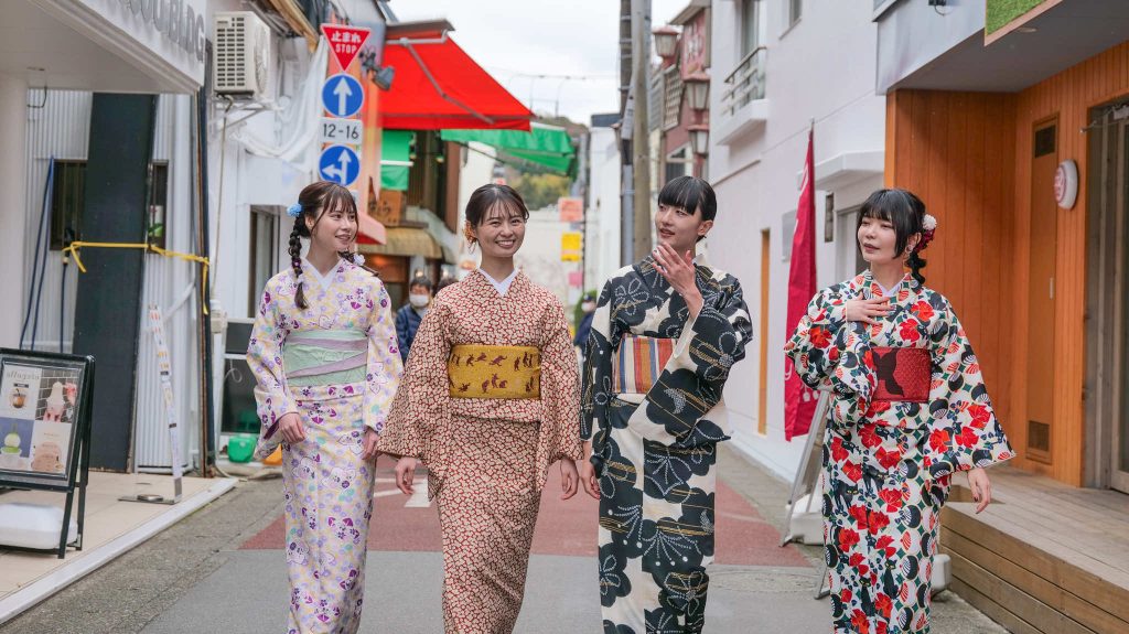 女性 着物 レンタル 鎌倉 神社仏閣 友達